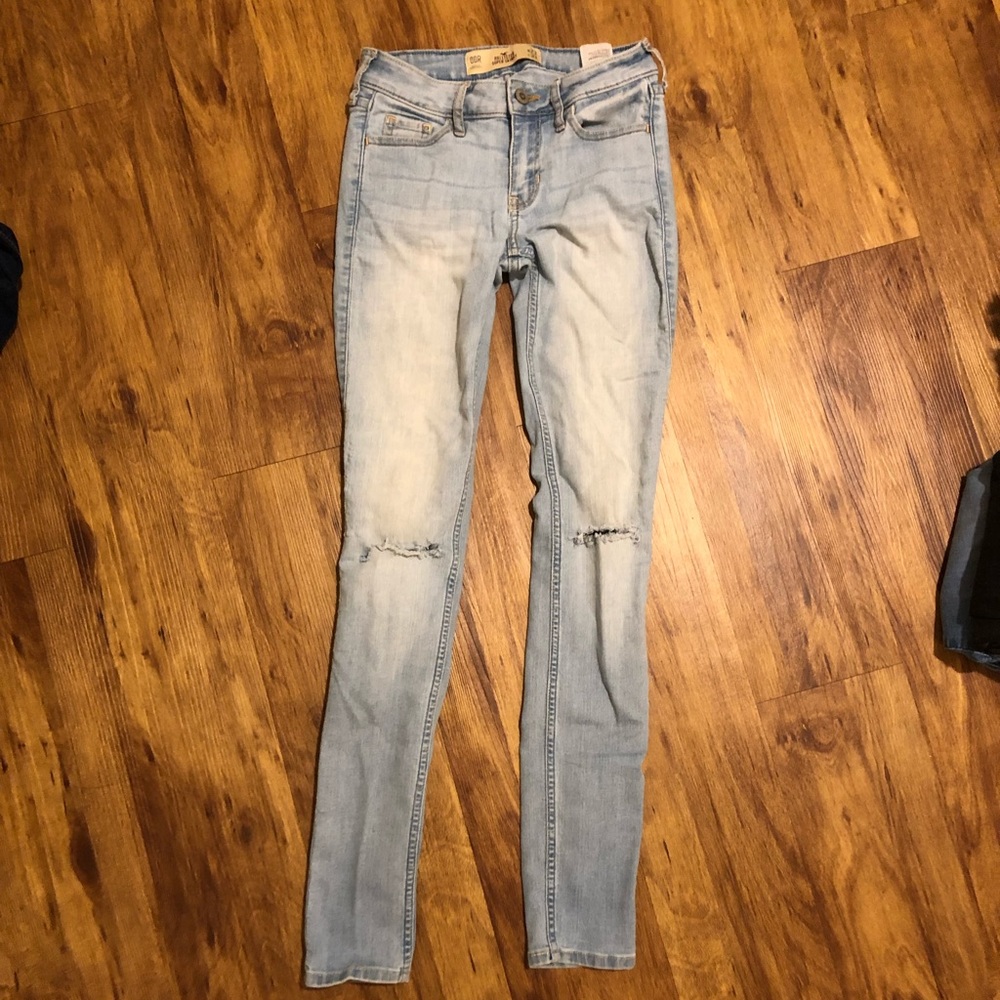 Light wash Hollister skinny jeans